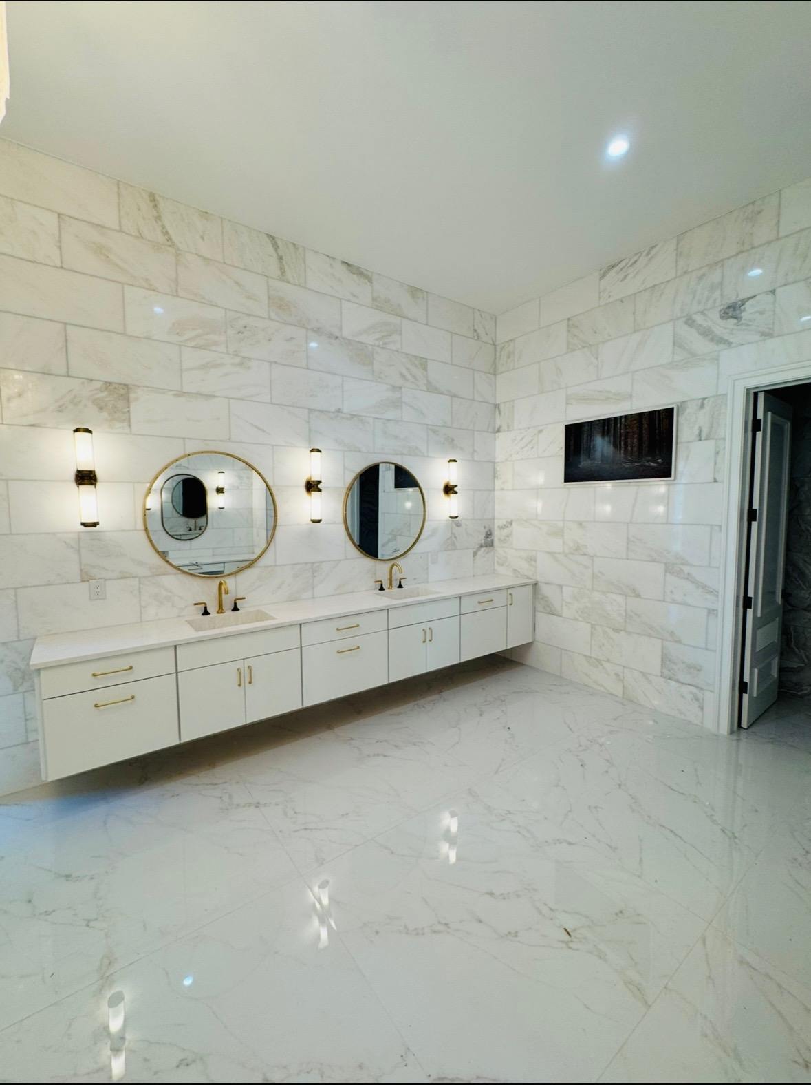 Renovated bathroom with marble finishes